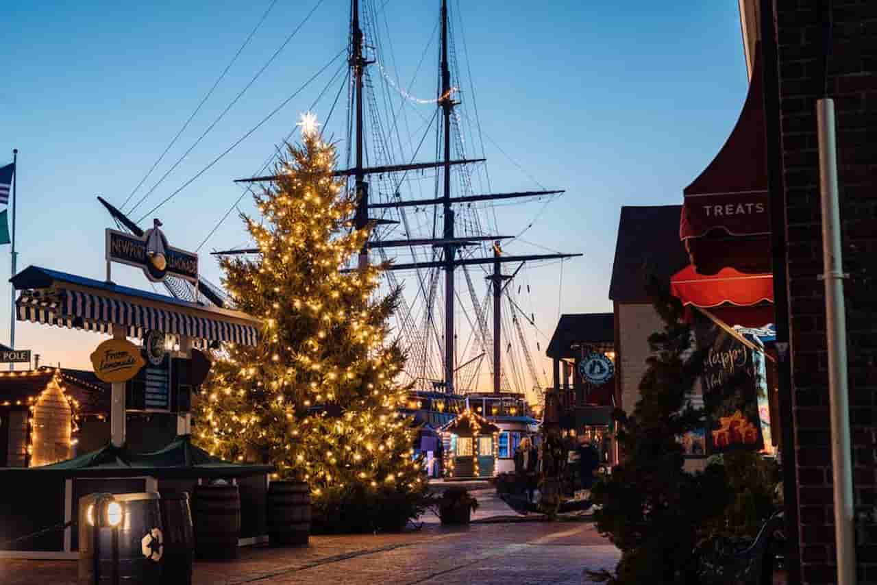 Enjoy the Christmas in Newport Festival