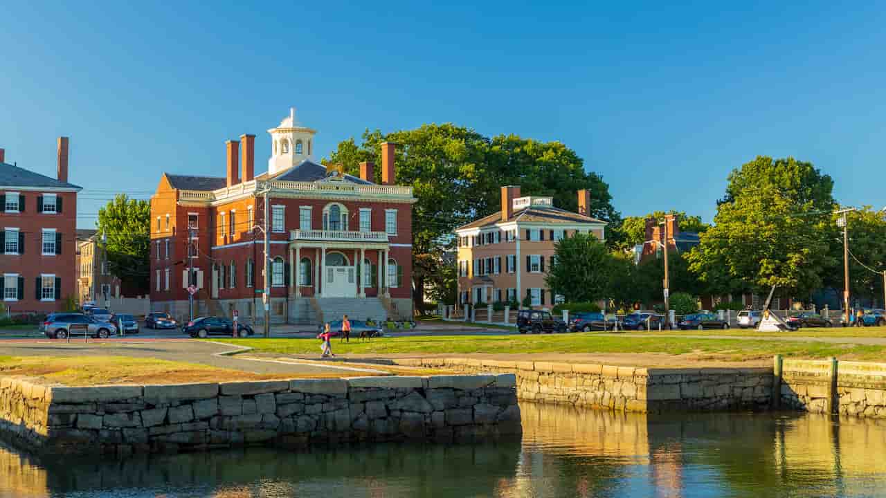 Explore Salem