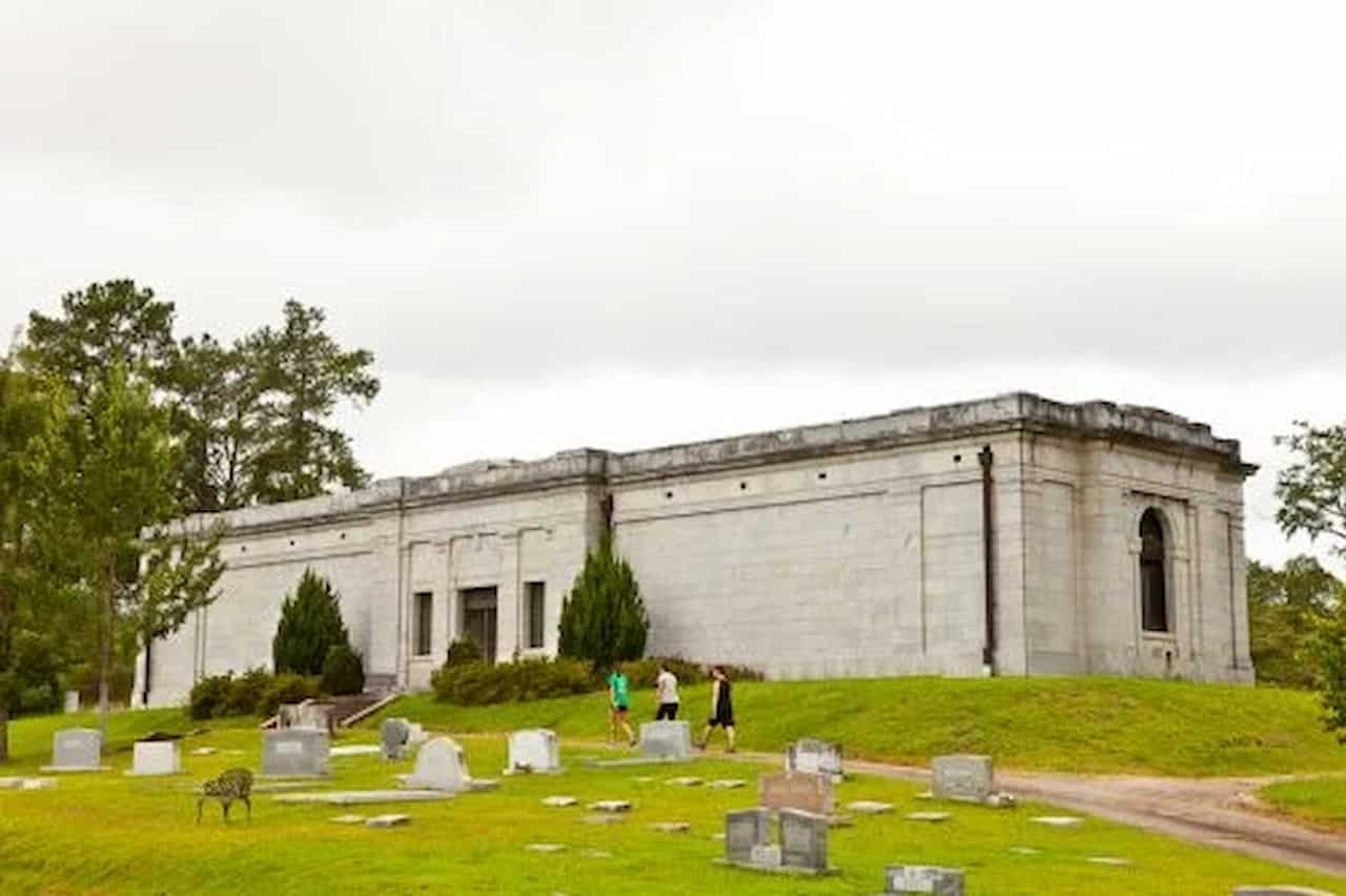 Riverside Cemetery