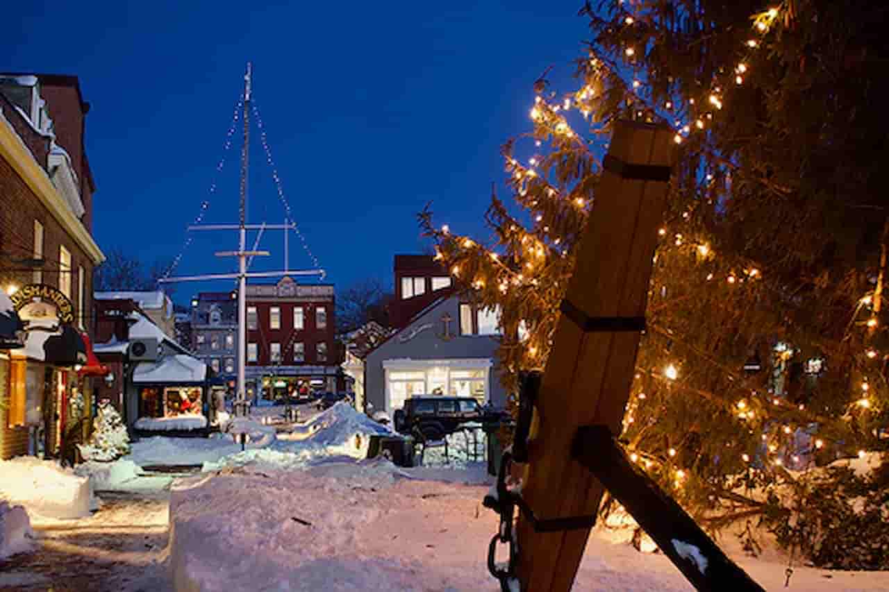 Shop at the Newport Holiday Stroll