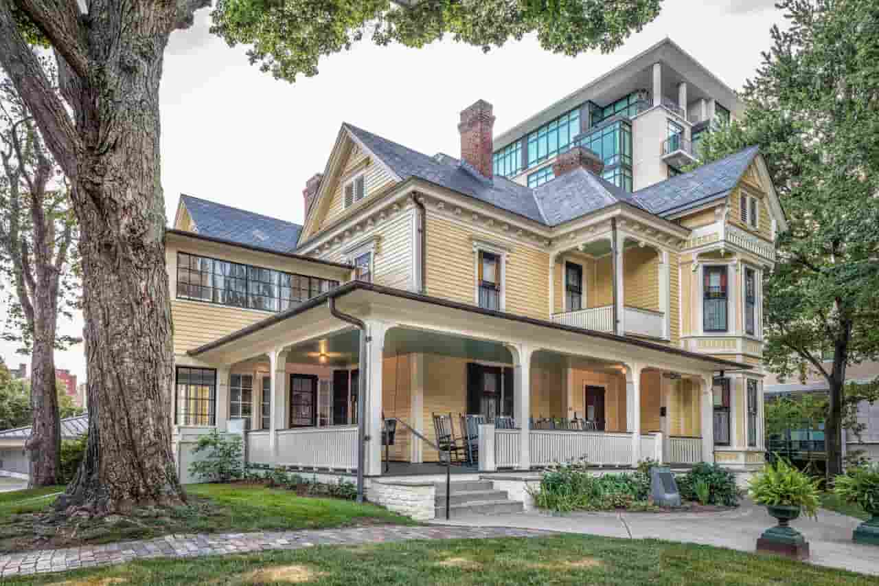 What Is The Best Time To Visit The Biltmore Thomas Wolfe Memorial