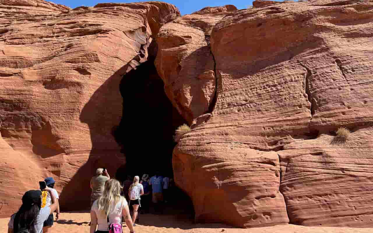 What Time Is Best To Visit Antelope Canyon Midday 1