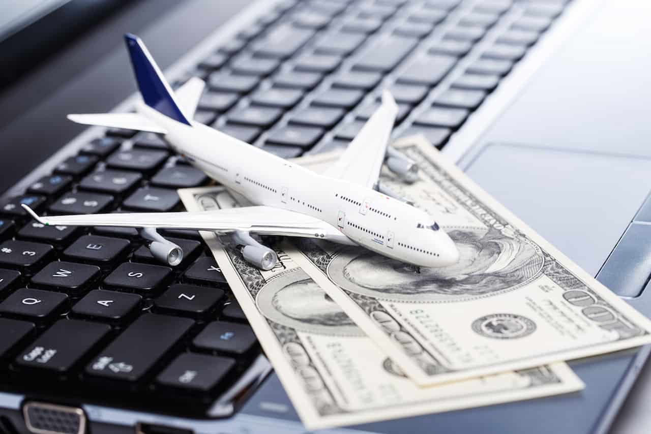 how much do disney travel agents make