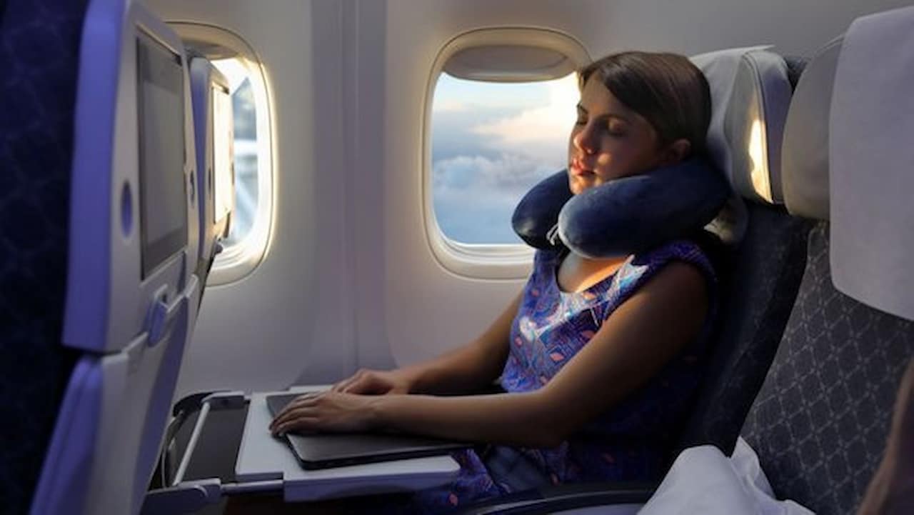 how to pack a pillow for travel 1