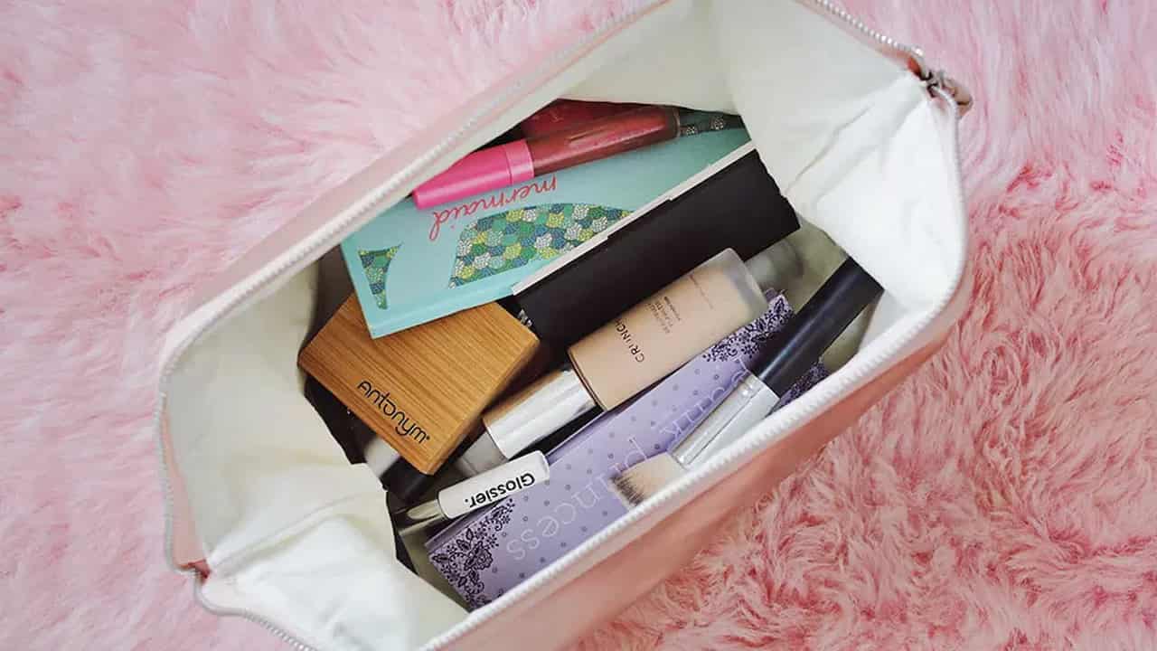 how to pack makeup for plane travel 1