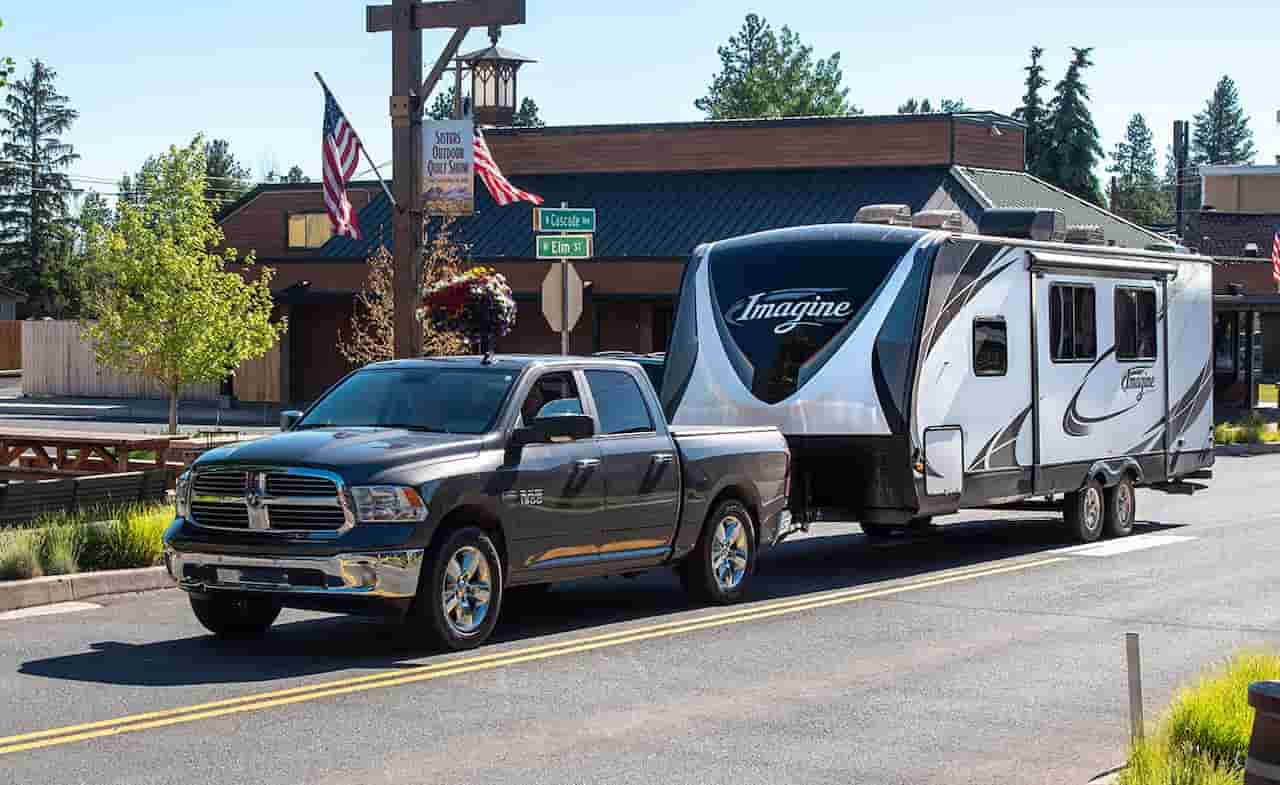 safety equipment required when pulling a travel trailer in florida