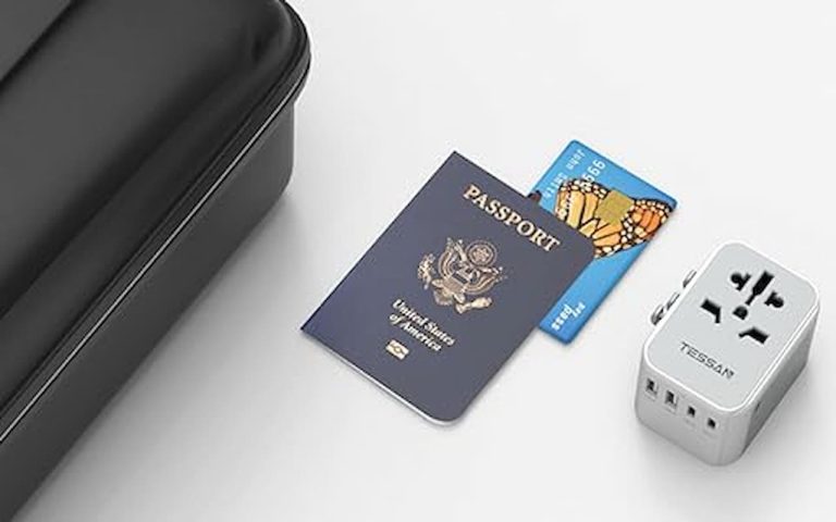 travel universal adapter with safety shutter how to use