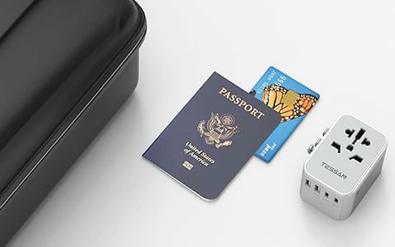 travel universal adapter with safety shutter how to use