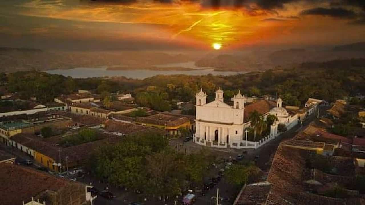 what are the best places to visit in el salvador Suchitoto