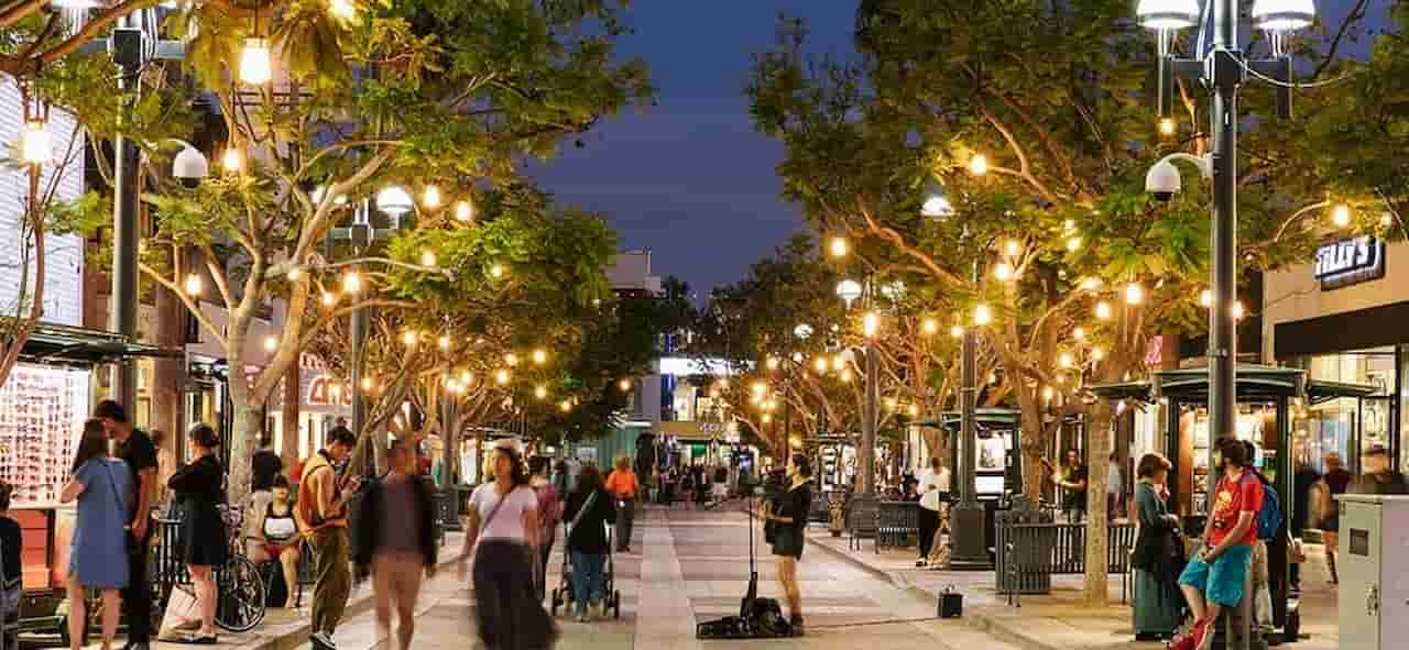 what is the best month to visit santa monica Third Street Promenade