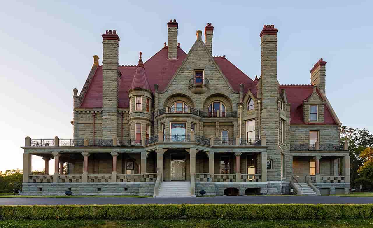 what is the best month to visit victoria bc Craigdarroch Castle