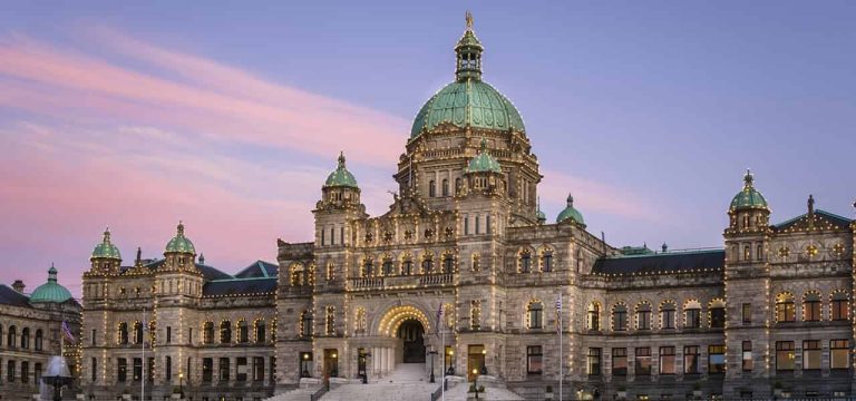 what is the best month to visit victoria bc FI