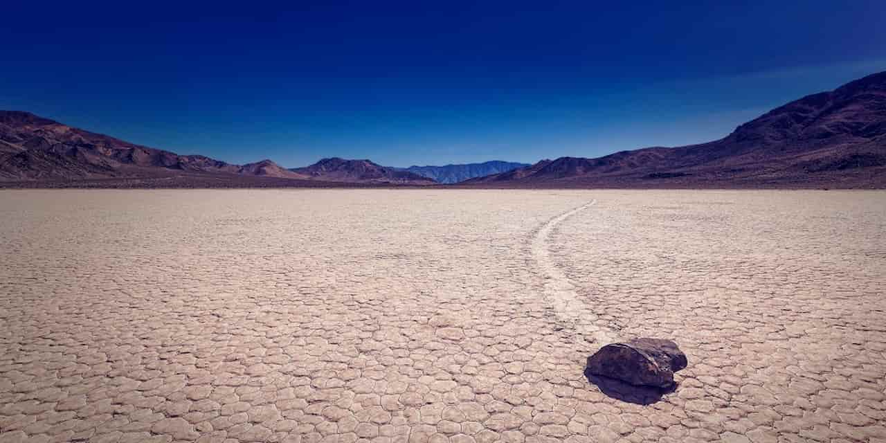 when is the best time to visit death valley Racetrack Playa