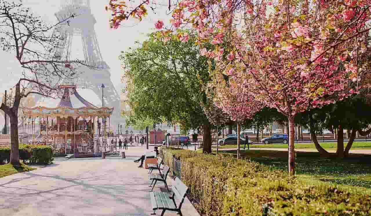 when is the best time to visit france spring
