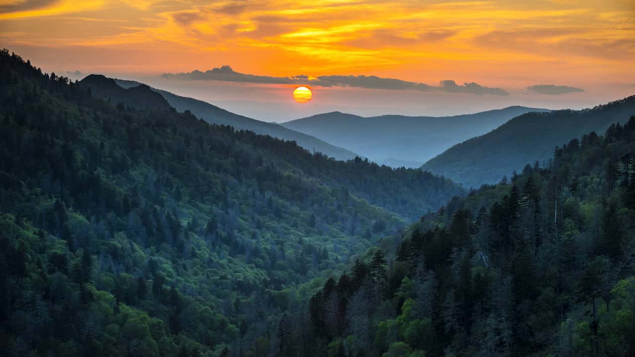 when is the best time to visit gatlinburg tennessee Great Smoky Mountains National Park