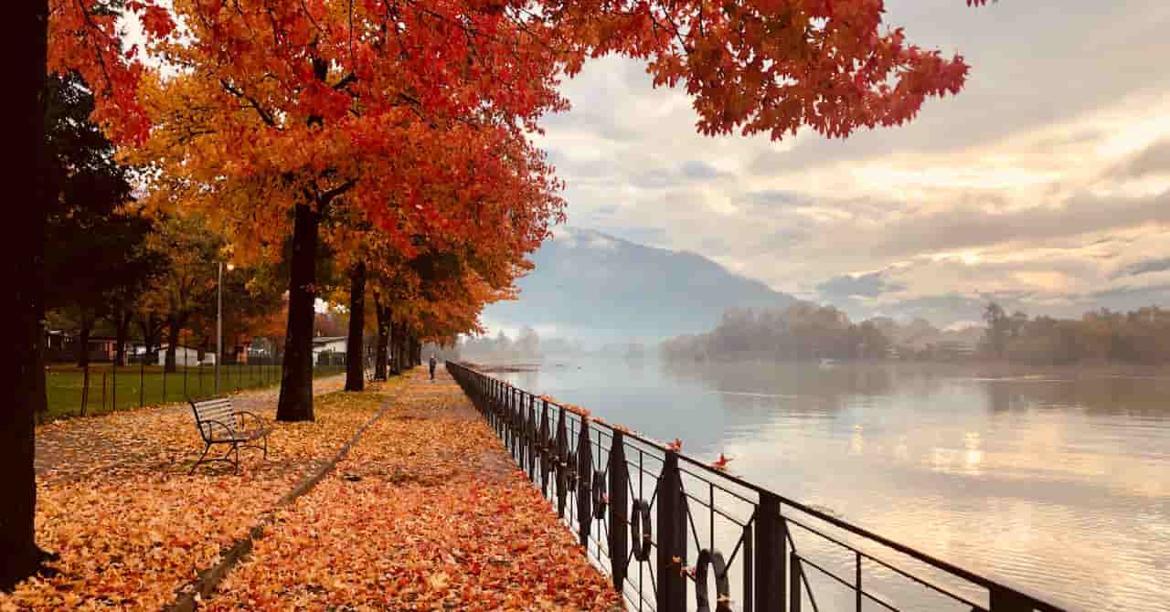 when is the best time to visit lake como Spring