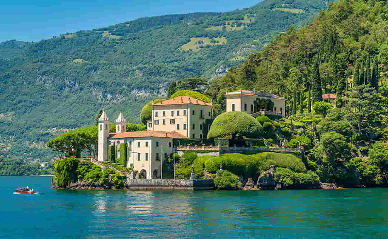when is the best time to visit lake como Villa Del Balbianello