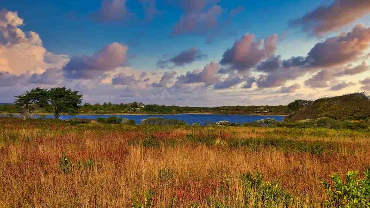 when is the best time to visit marthas vineyard Fall
