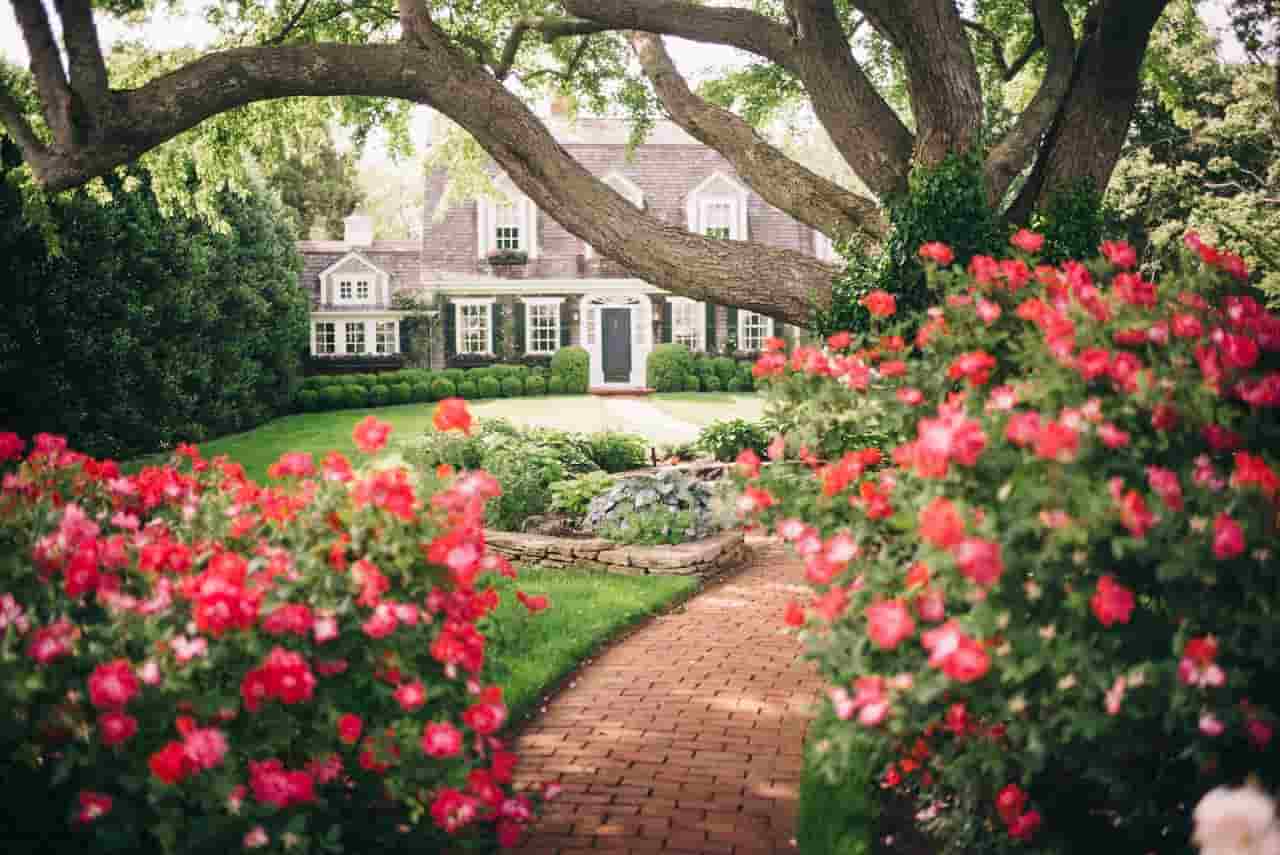 when is the best time to visit marthas vineyard Spring