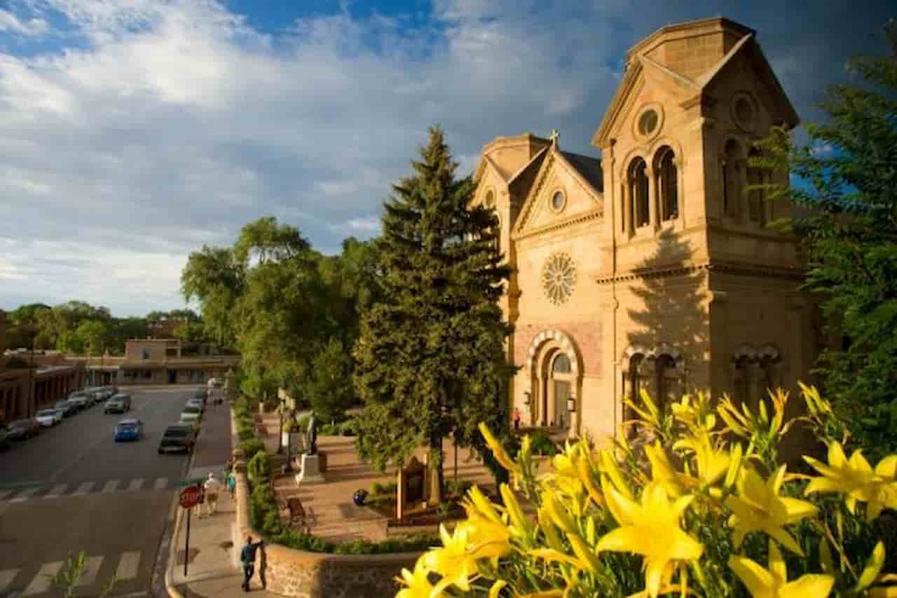 when is the best time to visit santa fe Spring