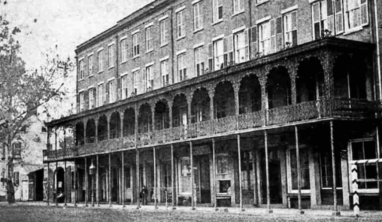 18 Savannahs Haunted Hotels A Spooky Guide