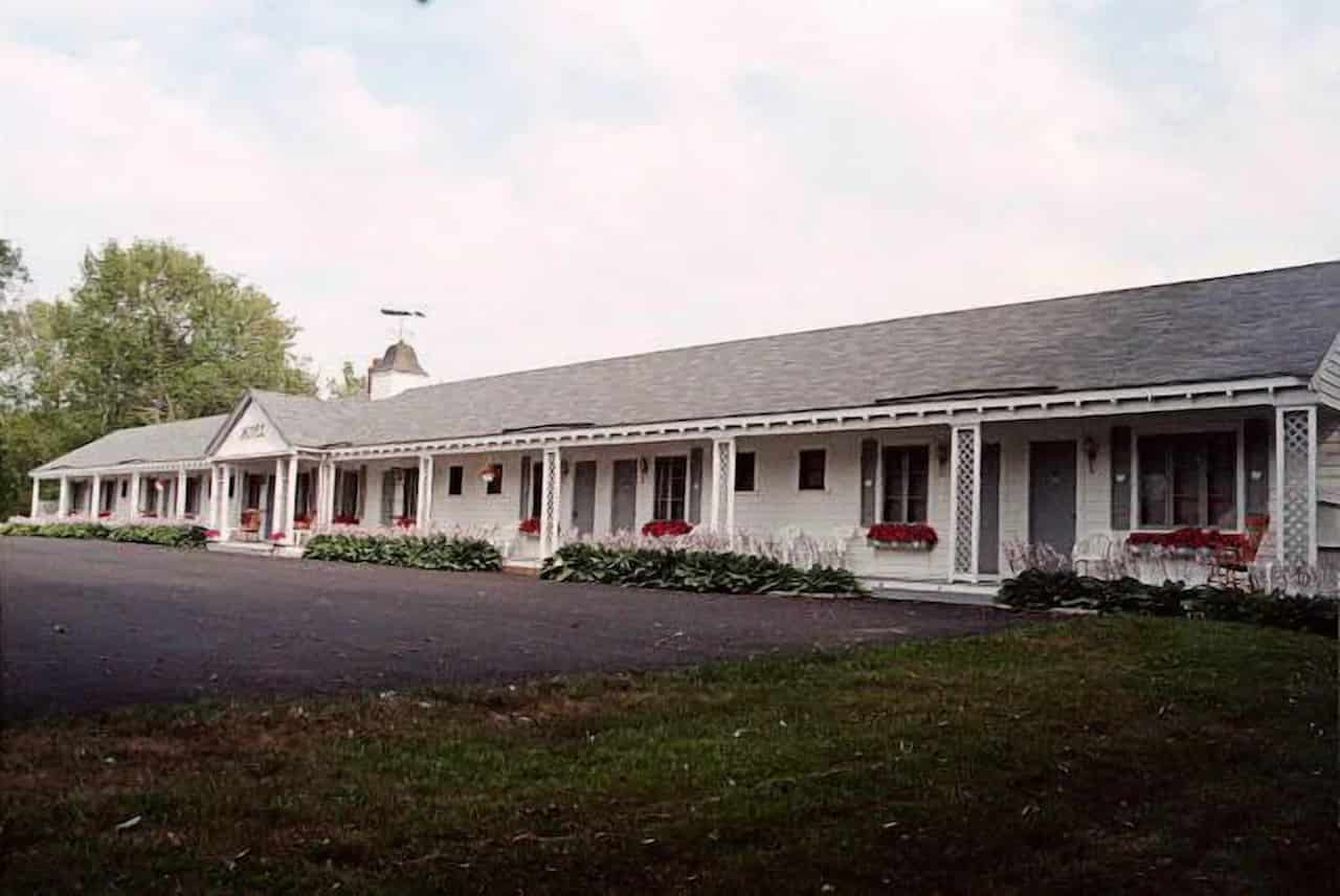Eden Village Motel Cottages
