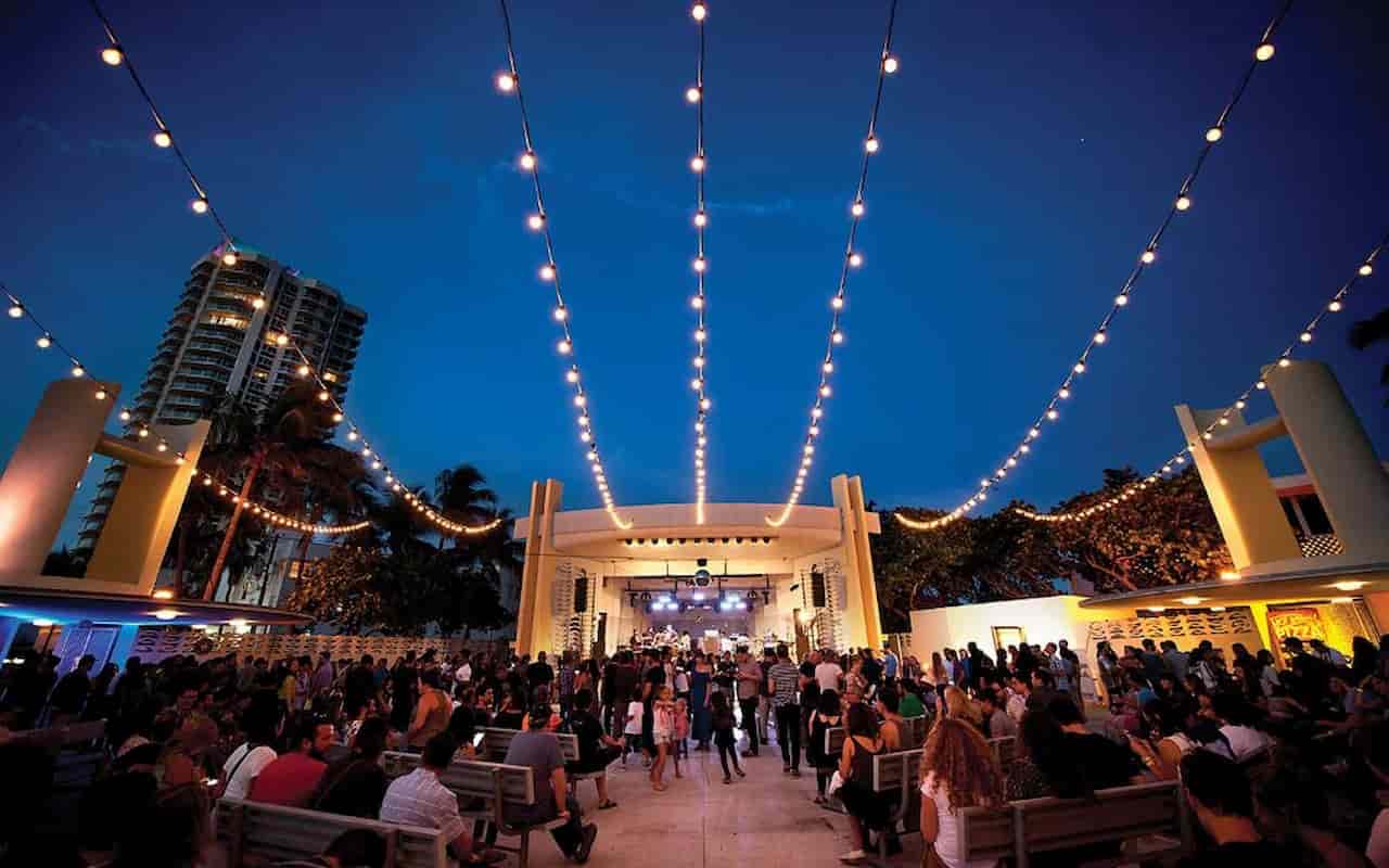 Enjoy Live Music at Town Center