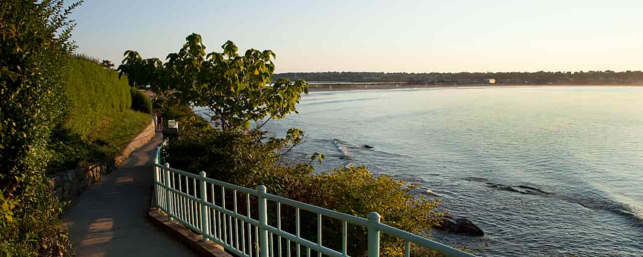 Explore the Cliff Walk