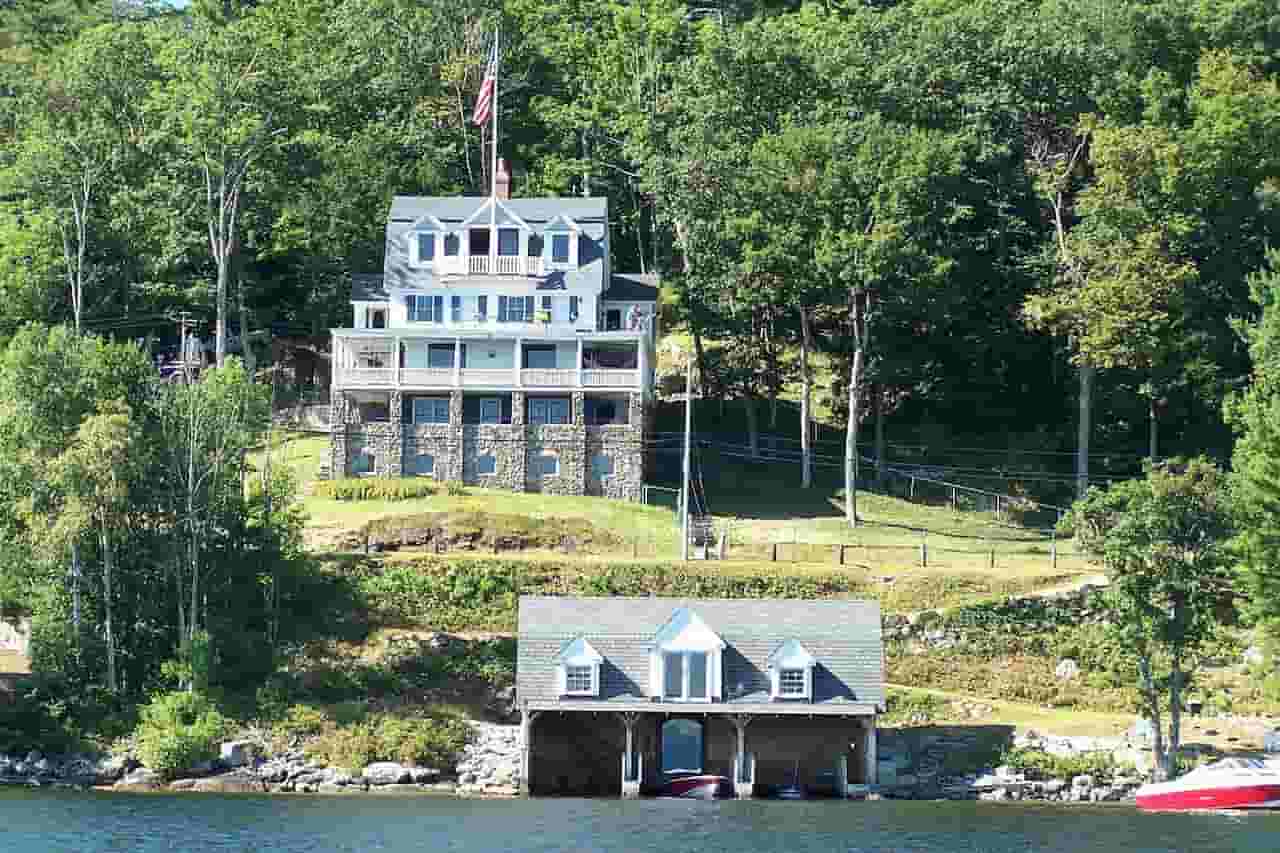 Historic Cottage On Lake Winnipesaukee