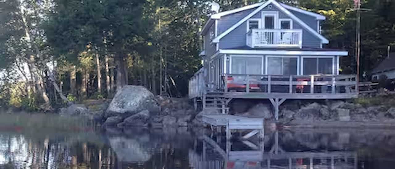 Lakeside Bungalow On Toddy Pond