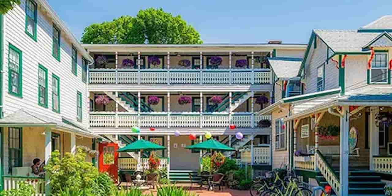 Pequot Hotel