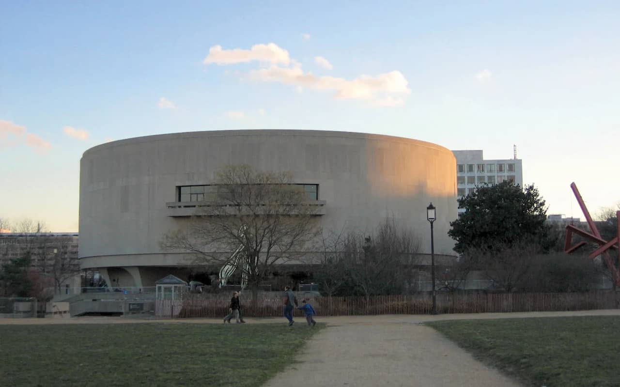 Visit the Smithsonians Hirshhorn Sculpture Garden