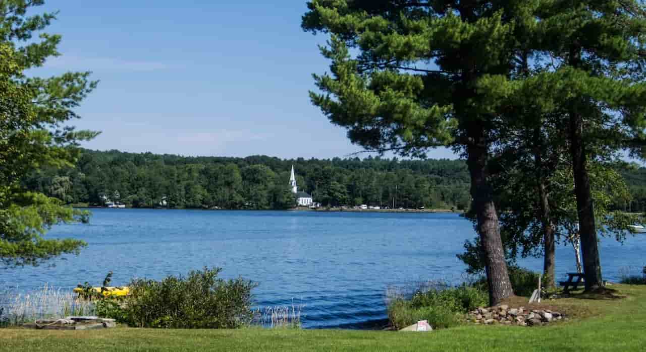 Waterfront Condo On China Lake