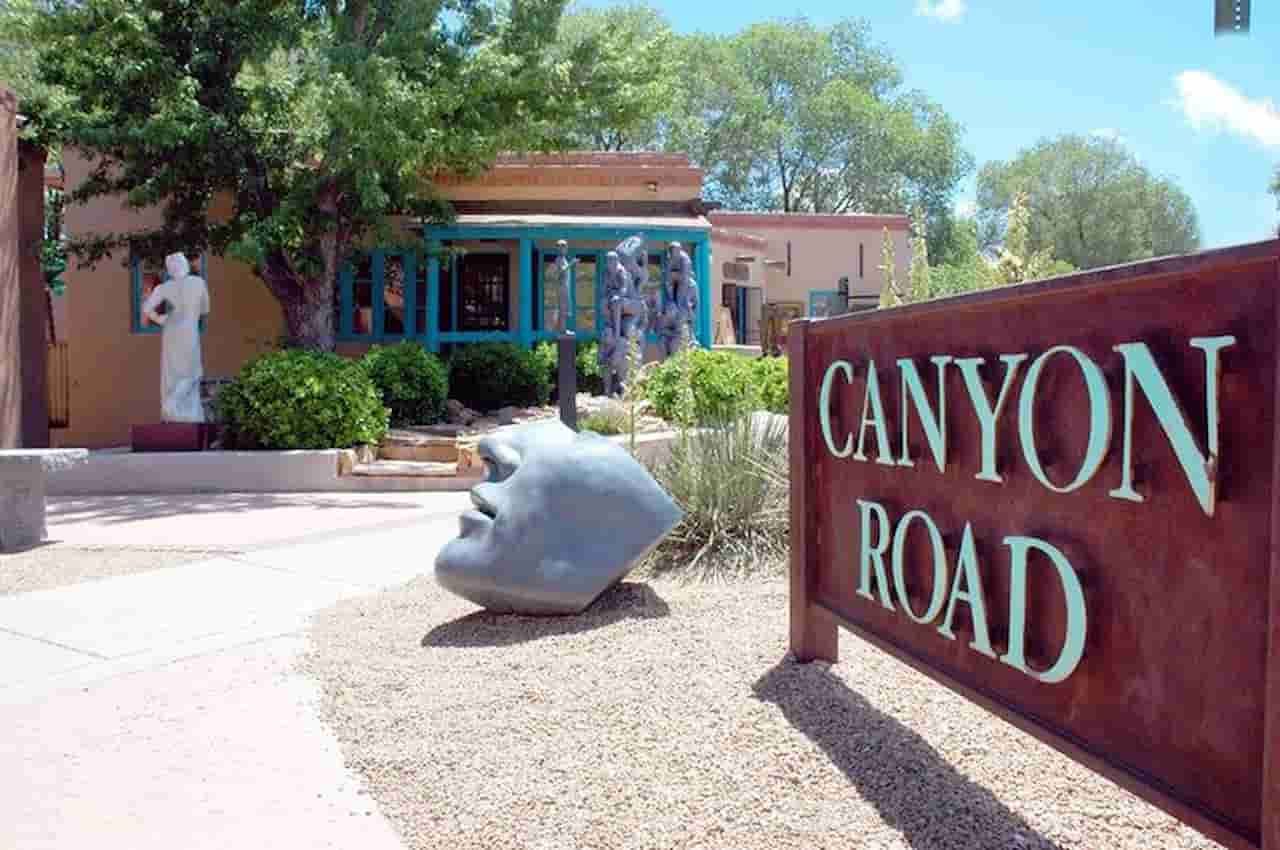 what is the best time to visit santa fe Canyon Road