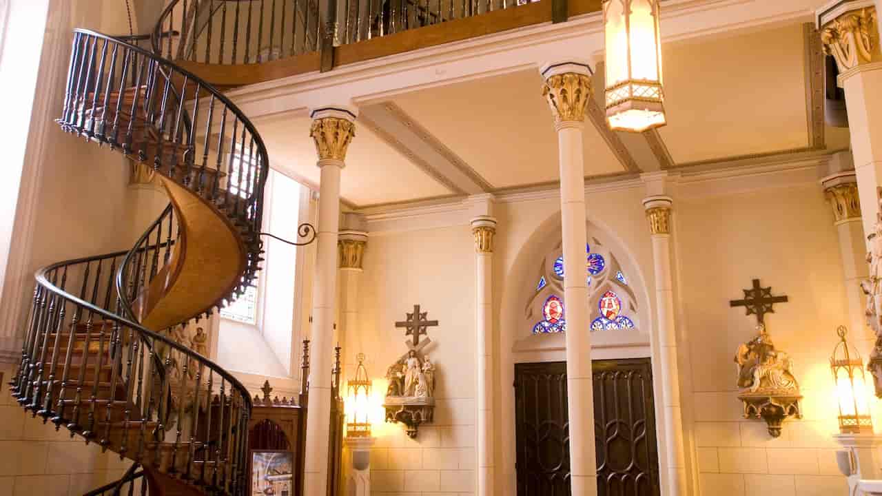 what is the best time to visit santa fe Loretto Chapel