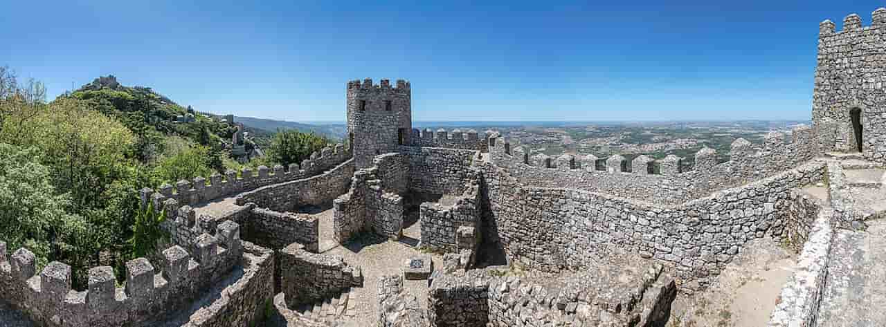 when is the best time to visit Sintra Castle of the Moors