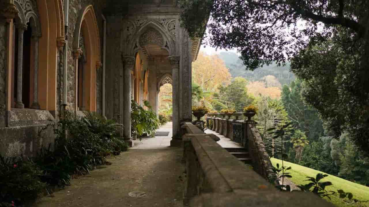 when is the best time to visit Sintra Monserrate Palace