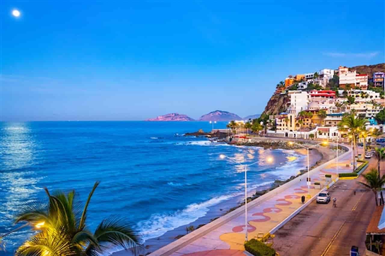 when is the best time to visit mazatlan Malecon