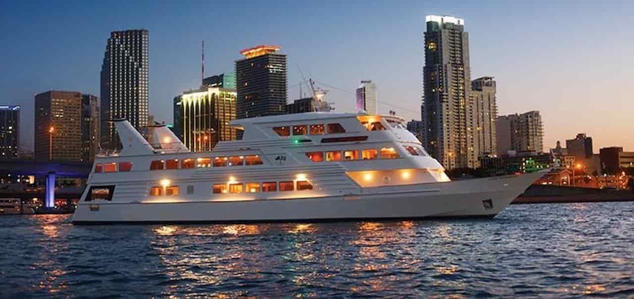 Christmas Dinner Cruise in Miami