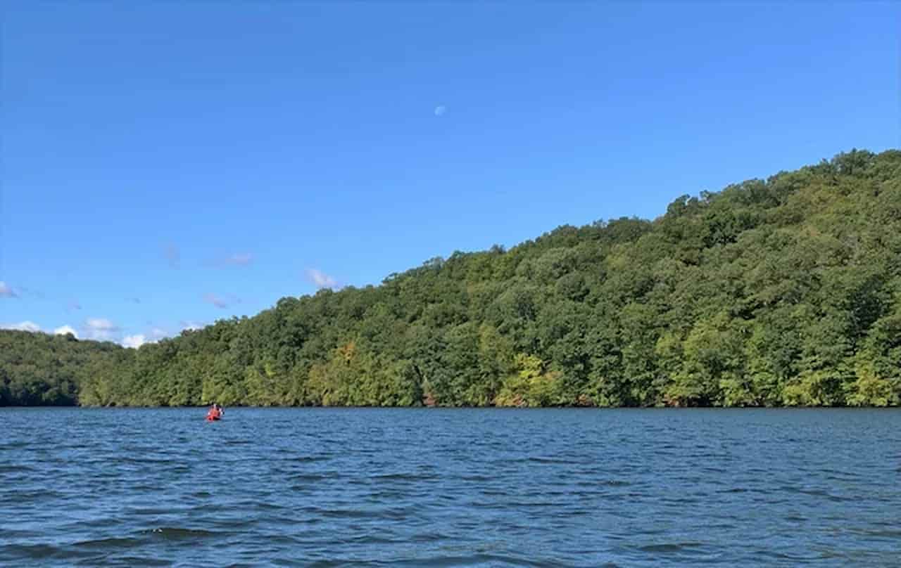 Kayaking In Lake Lillinonah